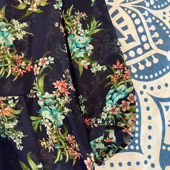 CHARMING CHARLIE SIZE L LARGE NAVY FLORAL SHEER CROCHET ADORABLE SHIRT TOP 203 - Picture 5 of 12